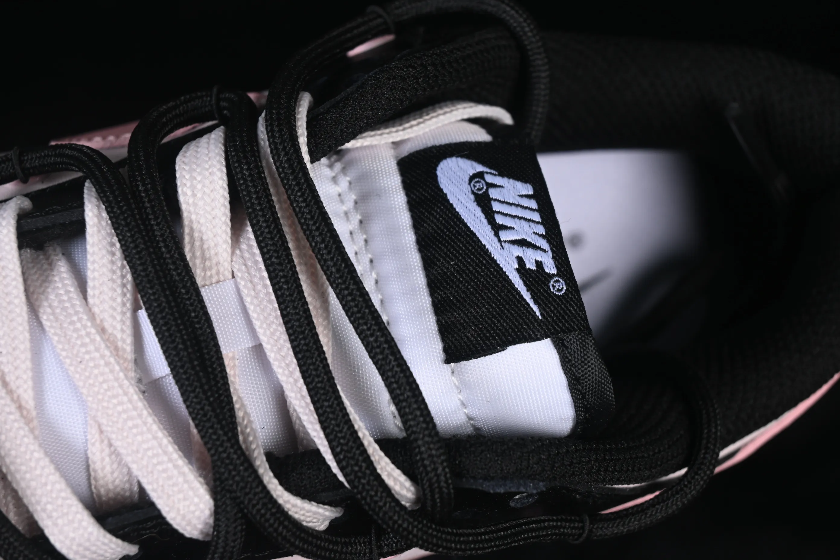 All categories Nk SB Dunk series Nk SB Dunk Low low-top sneakers Nike SB Dunk Low raspberry black pink deconstructed strap casual sneakers BP1120-059